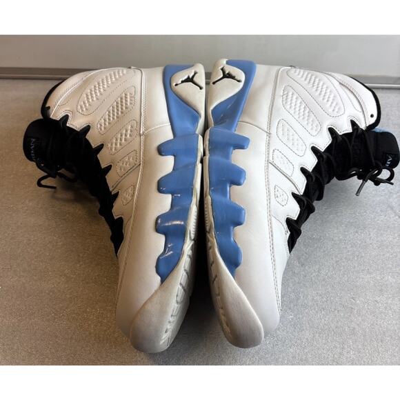 Athletic_Shoes